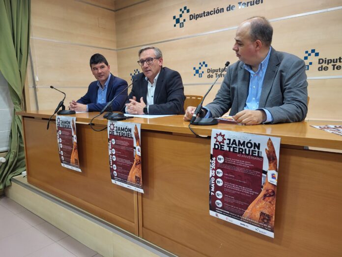 De izquierda a derecha, Navarro, Juste y Mosteo durante la presentación