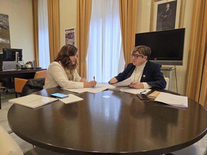 Isabel Albalat amb la subdelegada del Govern a Castelló