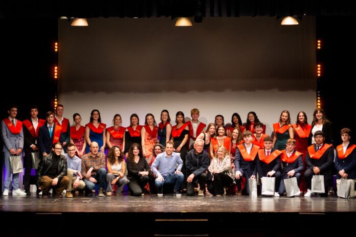 Els alumnes de segon de batxillerat de l'IES Vilafranca es graduen