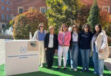 La enfermería turolense se reivindica en el Día Internacional de la profesión Las miembros del Colegio Oficial de Enfermeria de Teruel y del Gobierno de Aragón.