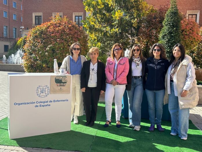 Las miembros del Colegio Oficial de Enfermeria de Teruel y del Gobierno de Aragón.