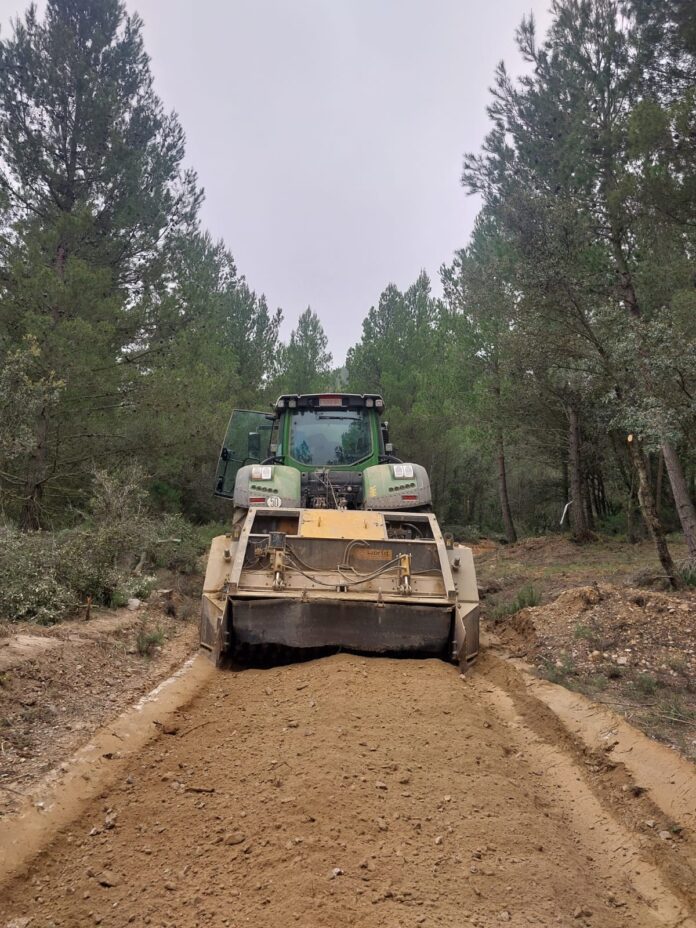 L'Ajuntament de Villores adequa la Pista de la Torre Senyor
