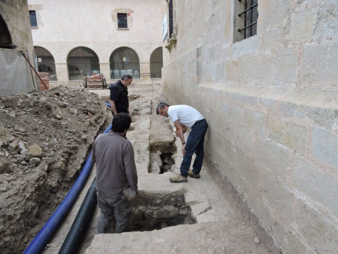 Restes de la cimentació d’una possible església medieval Restes de la cimentació d’una possible església medieval