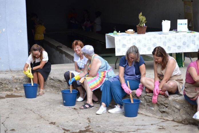 Taller de sabó casolà als llavadors de Forcall