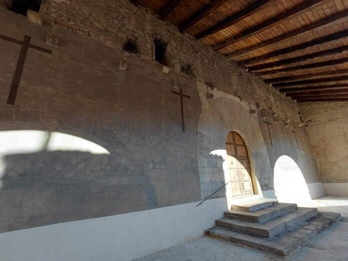 Termina la restauración del atrio de la Iglesia de Villarroya de los Pinares