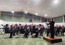 La música de la banda, la rondalla i el cor de Benassal inauguren el Nadal al poble