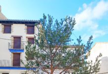 L’arbre de Nadal ja llueix a Ares amb una decoració feta a mà per les persones usuàries de l’SPAP