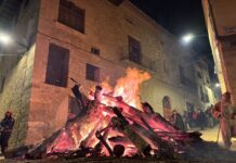 Foc i tradicions, protagonistes durant quatre dies al Sant Antoni de La Mata La foguera de Sant Antoni de La Mata 2026