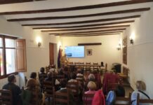 Villarroya de los Pinares acoge una charla participativa sobre la cultura masovera